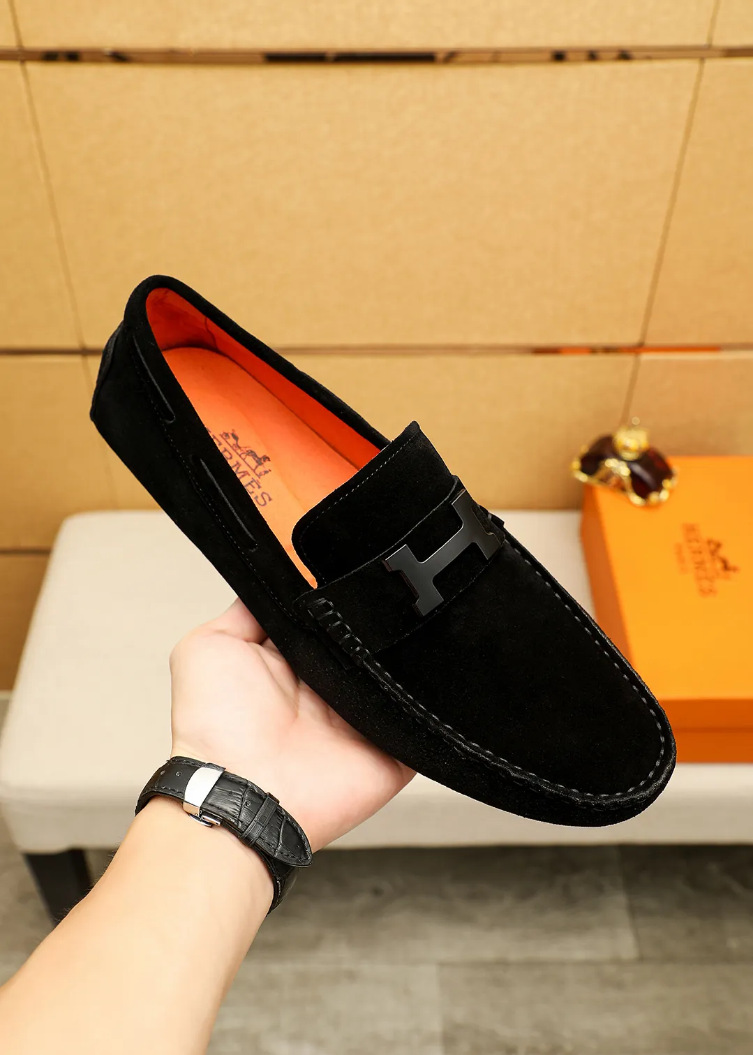 Men's shoes 💰380 💐 Product trademark: HERMES "Hermès" shoes. Regular size: 38-44 (45.46.47🉑️Customized) Product materials: Selected imported first-layer frosted cowhide upper + luxury hardware buckle, imported pig leather lining. Strong three-dimensional visual effect, original outsole color: 2 colors available